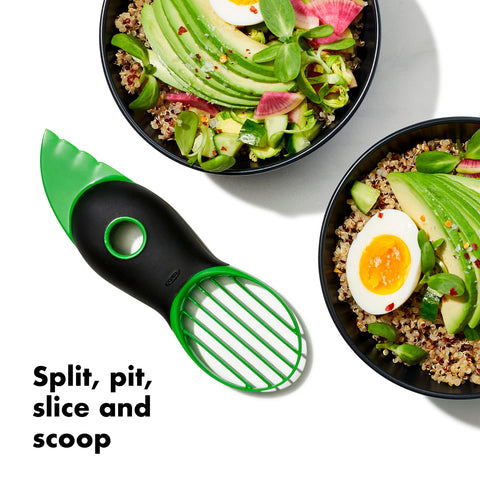 OXO Good Grips crea siete rebanadas uniformes del aguacate.