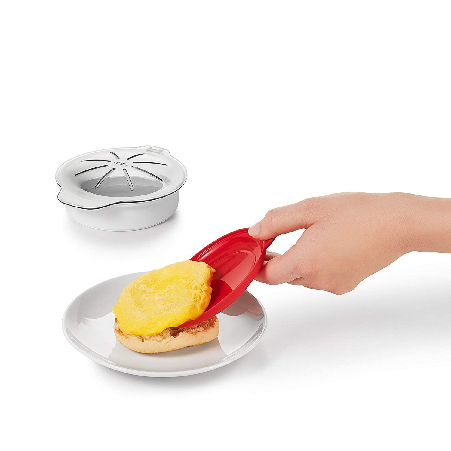 Gran abertura para batir huevos directamente dentro del cocedor.