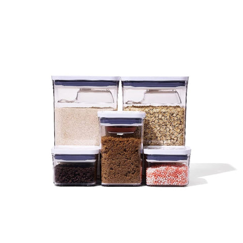 Conjunto de contenedores POP de OXO Good Grips para hornear, mantiene ingredientes frescos y ordenados.
