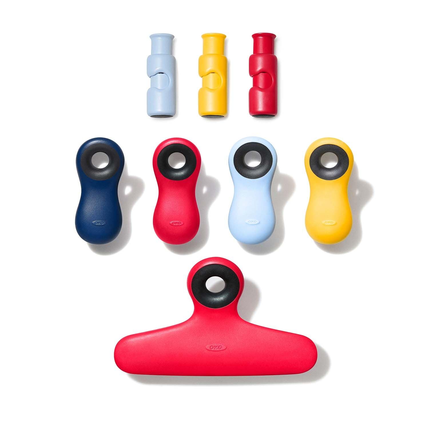 Clip grande para bolsas grandes OXO Good Grips, ajuste seguro y boca amplia.
