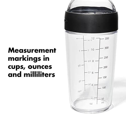 OXO Good Grips coctelera con palanca para verter con una sola mano y control.