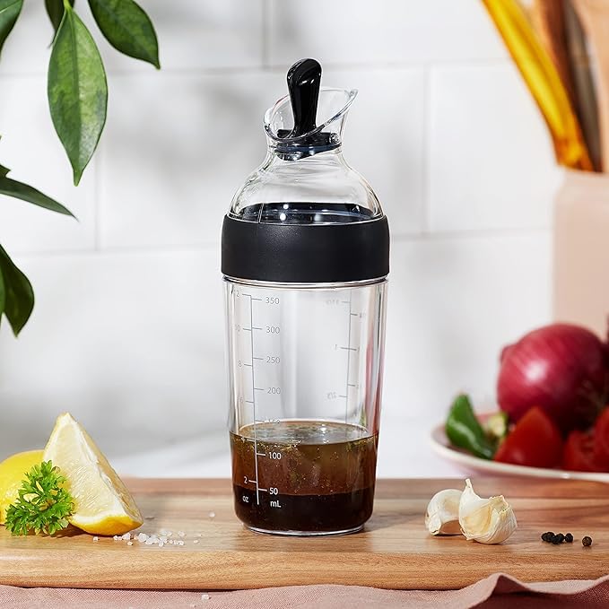 OXO Good Grips coctelera libre de BPA, duradera para uso diario en la cocina.