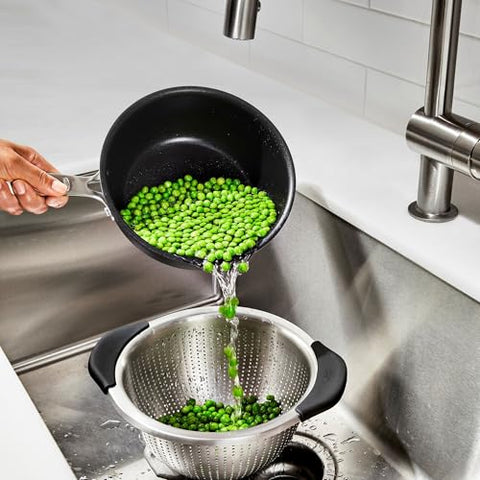 Colador OXO Good Grips con drenaje rápido para verduras y pasta