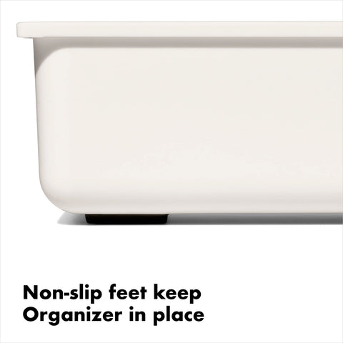OXO Good Grips Compacto, base antideslizante que mantiene el organizador en su lugar al abrir.