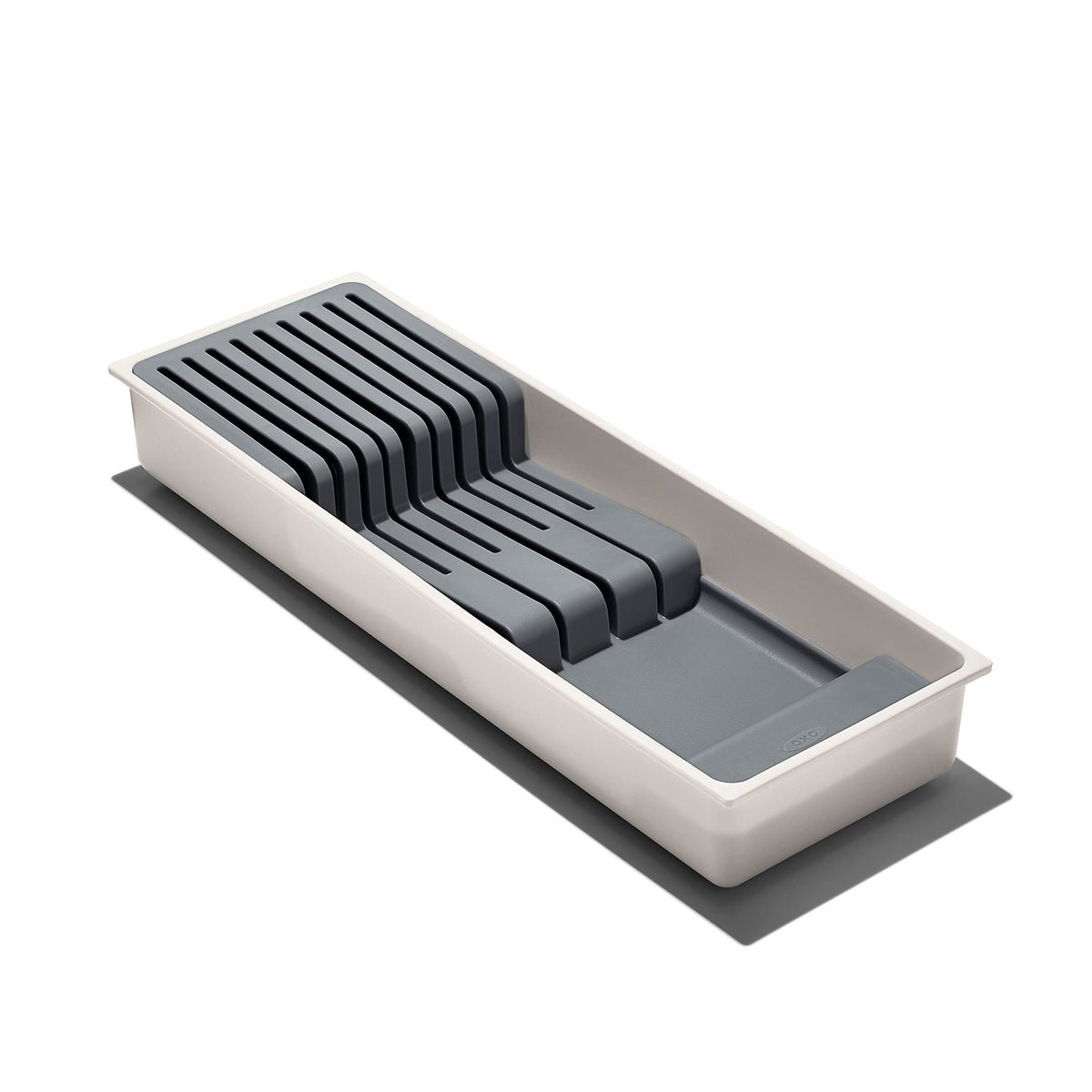 OXO Good Grips Compacto, vista superior del organizador para cajón, ahorro de espacio y acceso seguro.