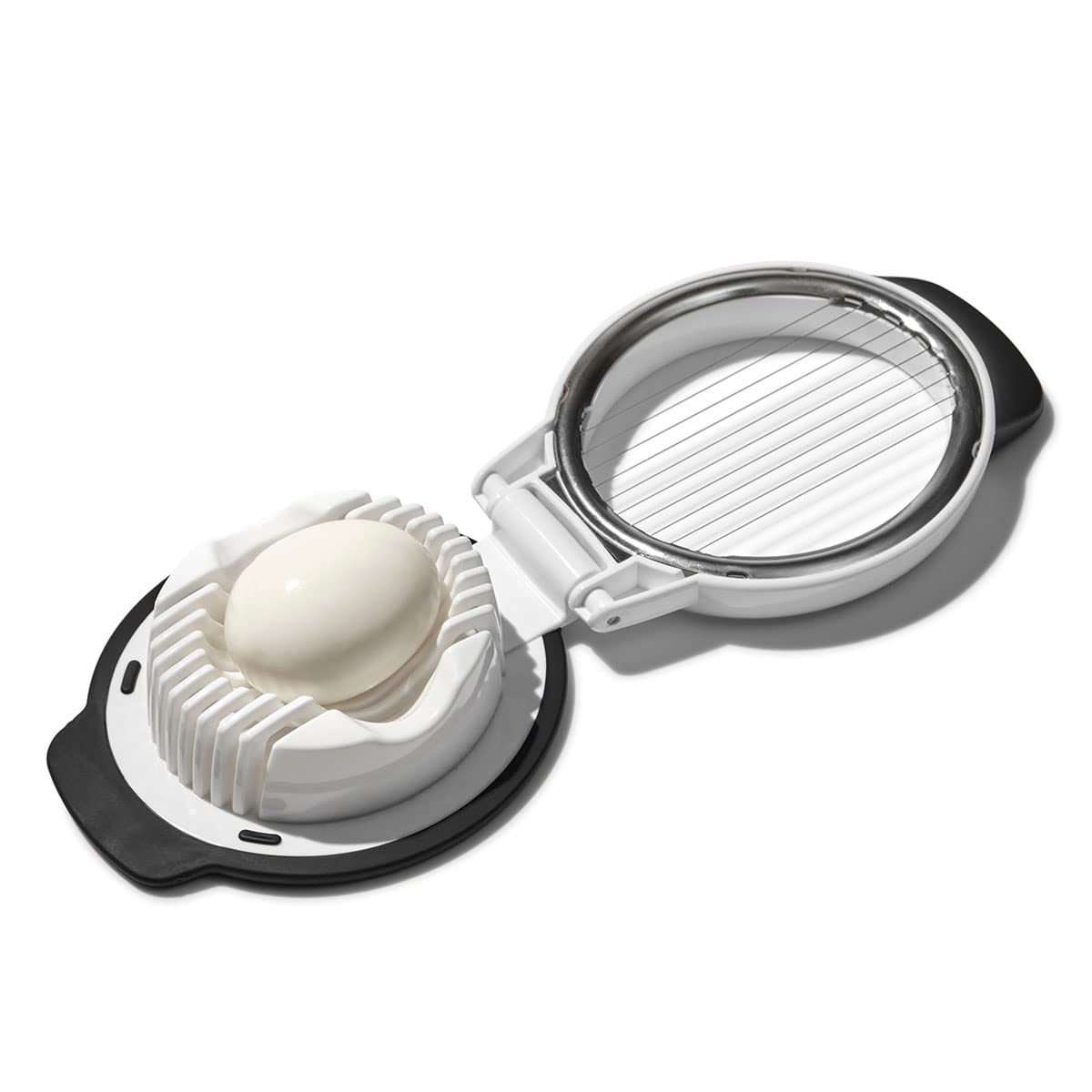 Corte sobre tazón con OXO Good Grips.
