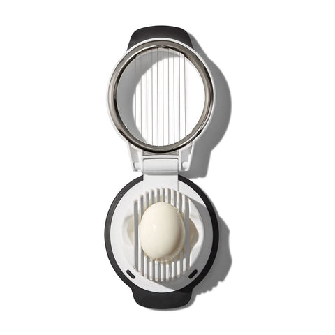 Mango ergonómico de OXO Good Grips para un agarre cómodo.