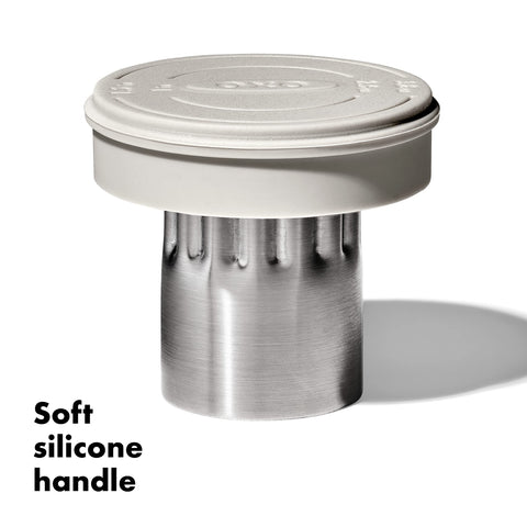 Cortador 2 pulgadas ondulado de OXO Good Grips con borde decorativo.