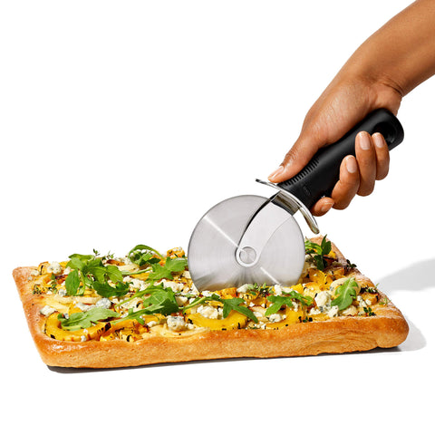 OXO Good Grips corte rápido y seguro para reuniones caseras.