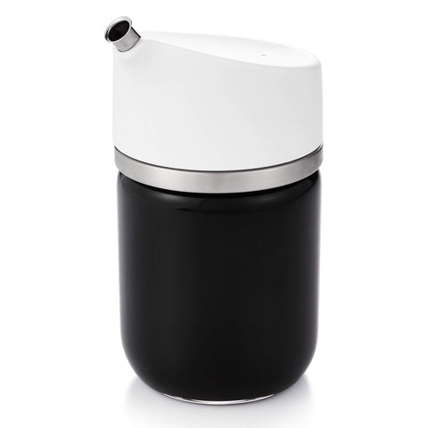 OXO Good Grips apto para aceites, vinagres y salsas.