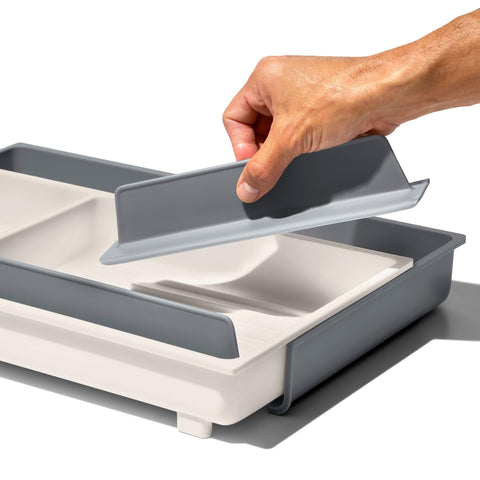 OXO Good Grips cajón con esquinas cuadradas para un aspecto limpio.