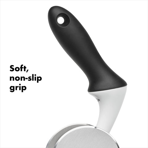 OXO Good Grips Ensaladera Picadora con Bol, borde de agarre; gira con facilidad para picar.
