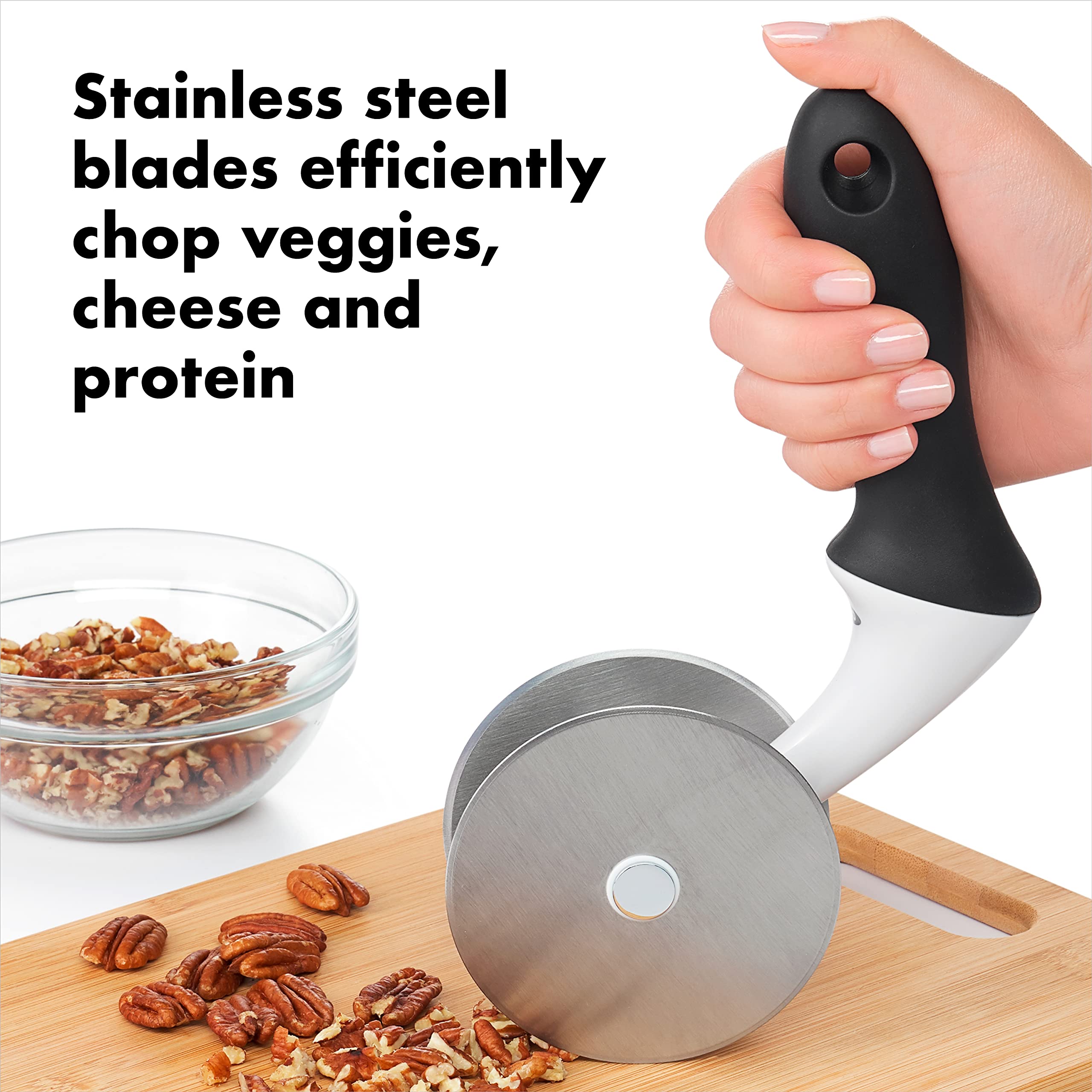 OXO Good Grips Ensaladera Picadora con Bol, mango ergonómico; uso cómodo durante largos preparos.