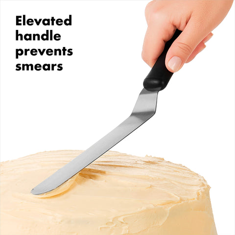 OXO Good Grips espátula para glaseado doblada - mango suave y antideslizante para manejo cómodo
