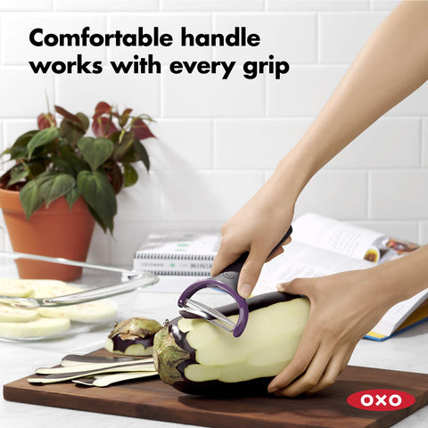 Oxo Good Grips Pelador Grande, mango ergonómico, reduce fatiga en tareas de pelado.