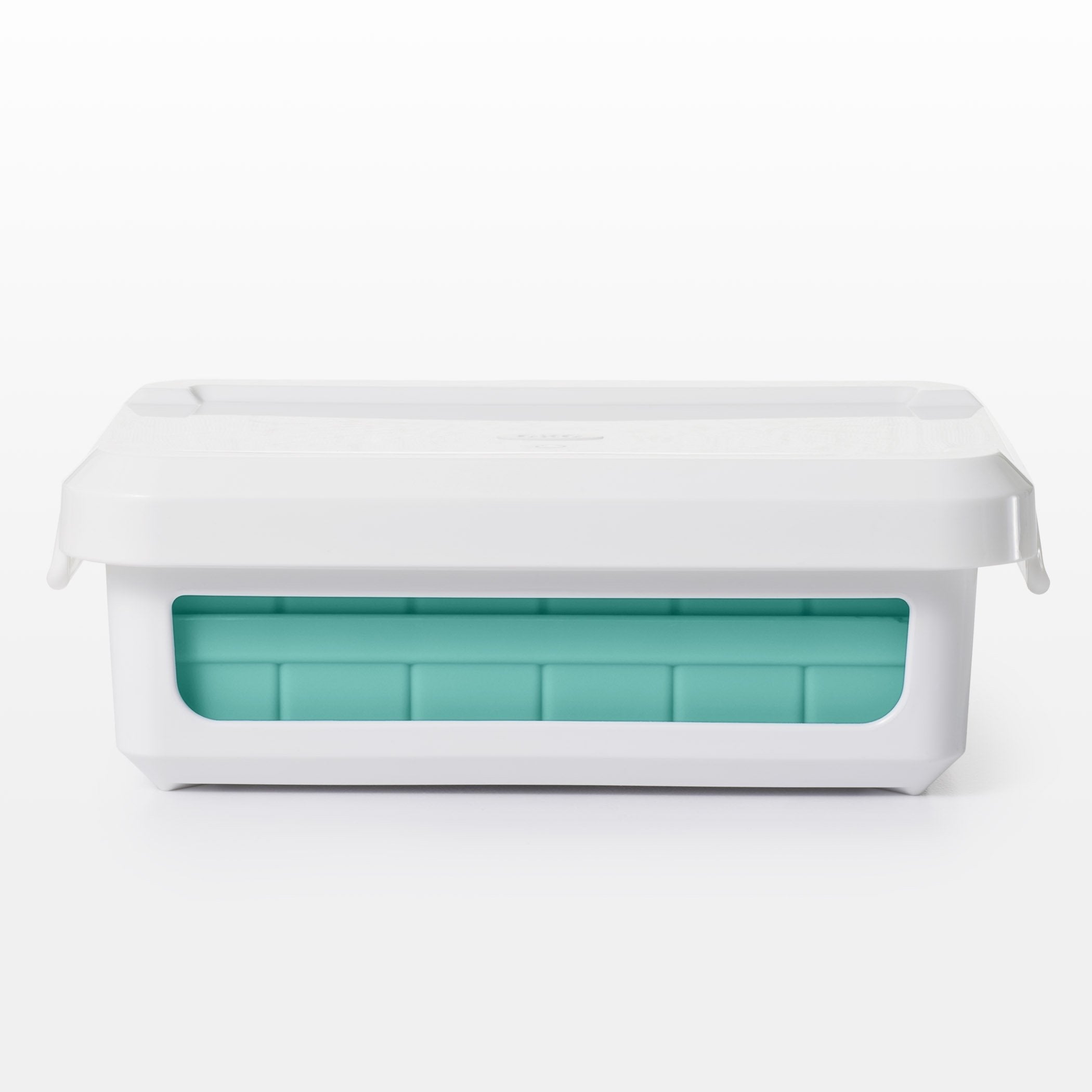 OXO Good Grips, hielo cuadrado pequeño, cubos uniformes para bebidas y enfriamiento rápido.