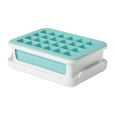 Bandeja OXO Good Grips para hielo pequeno con tapa, facilita desmolde y almacenamiento.
