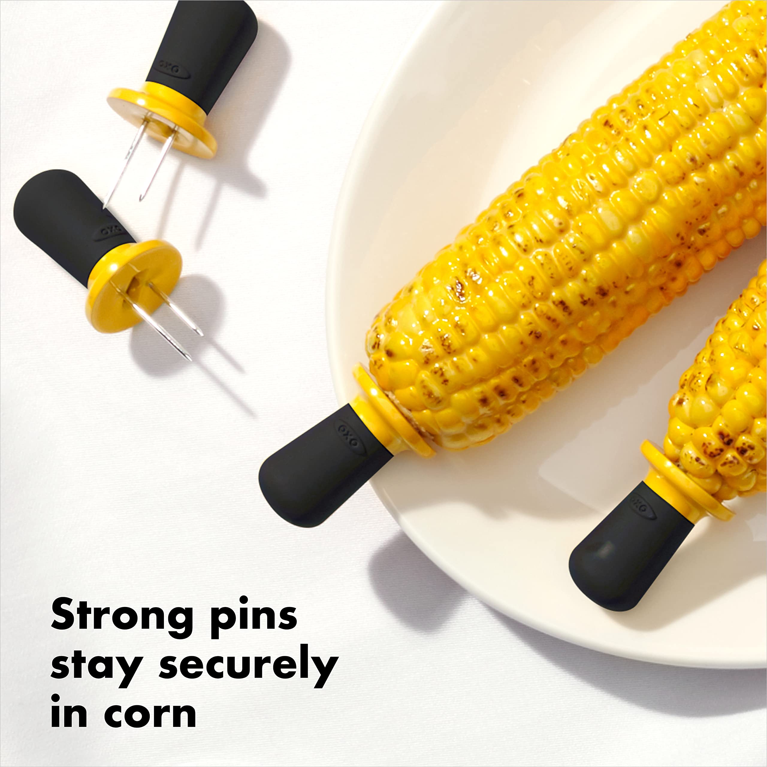 Mango ergonómico y antideslizante de OXO Good Grips para servir con control