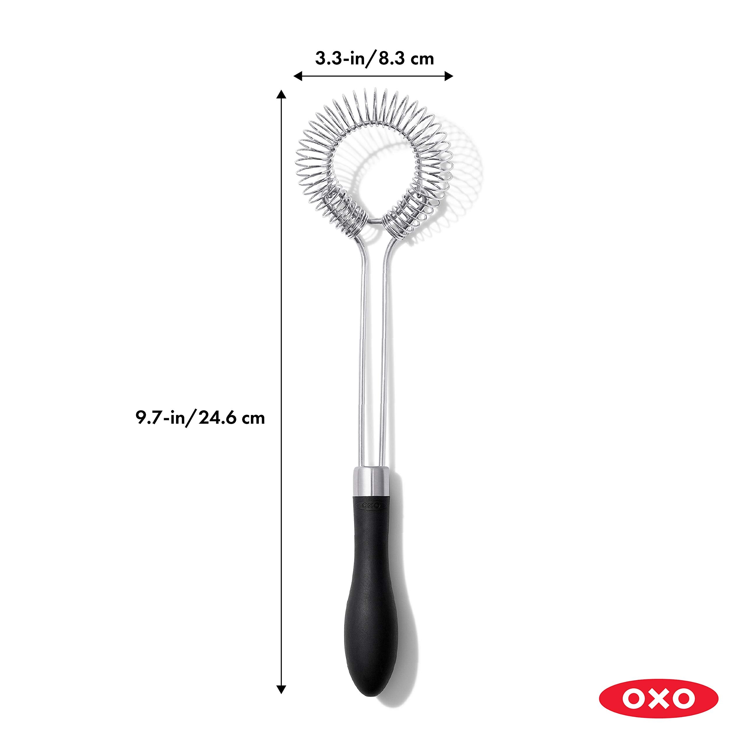 OXO Good Grips mango ergonomico facilita agarre comodo durante batido.