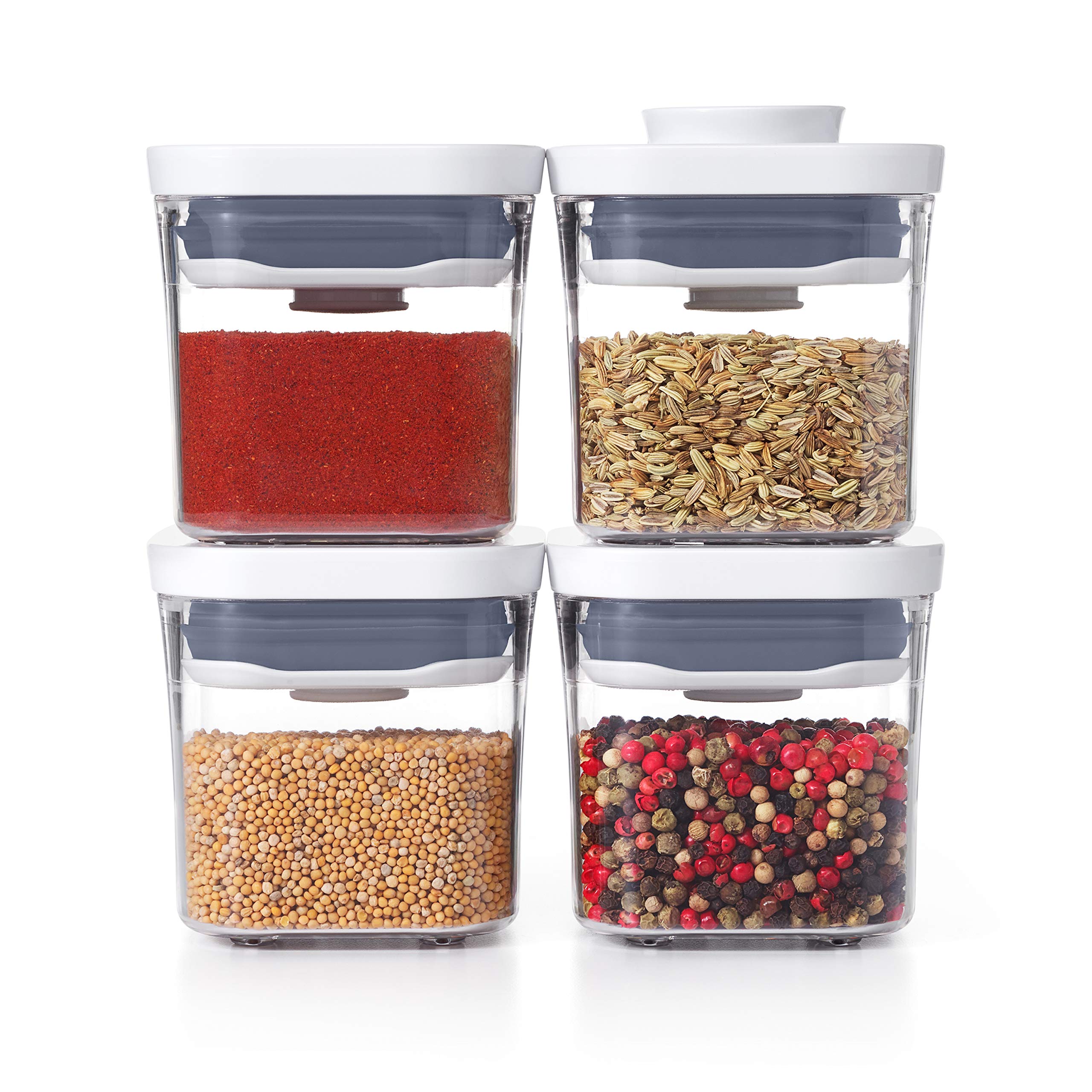 Conjunto OXO Good Grips Mini POP para especias y hierbas secas, almacenamiento compacto y fácil acceso.