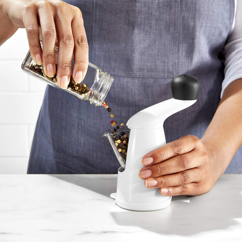 OXO Good Grips molinillo pimienta mecanismo cerámico ajustable para moler fino o grueso.