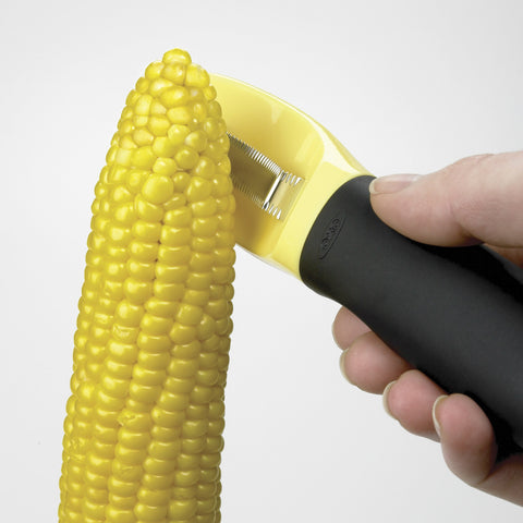 Cuchilla serrada de acero inoxidable de OXO Good Grips para maíz