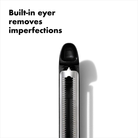 OXO Good Grips Pelador Serrado pelando calabacines con facilidad