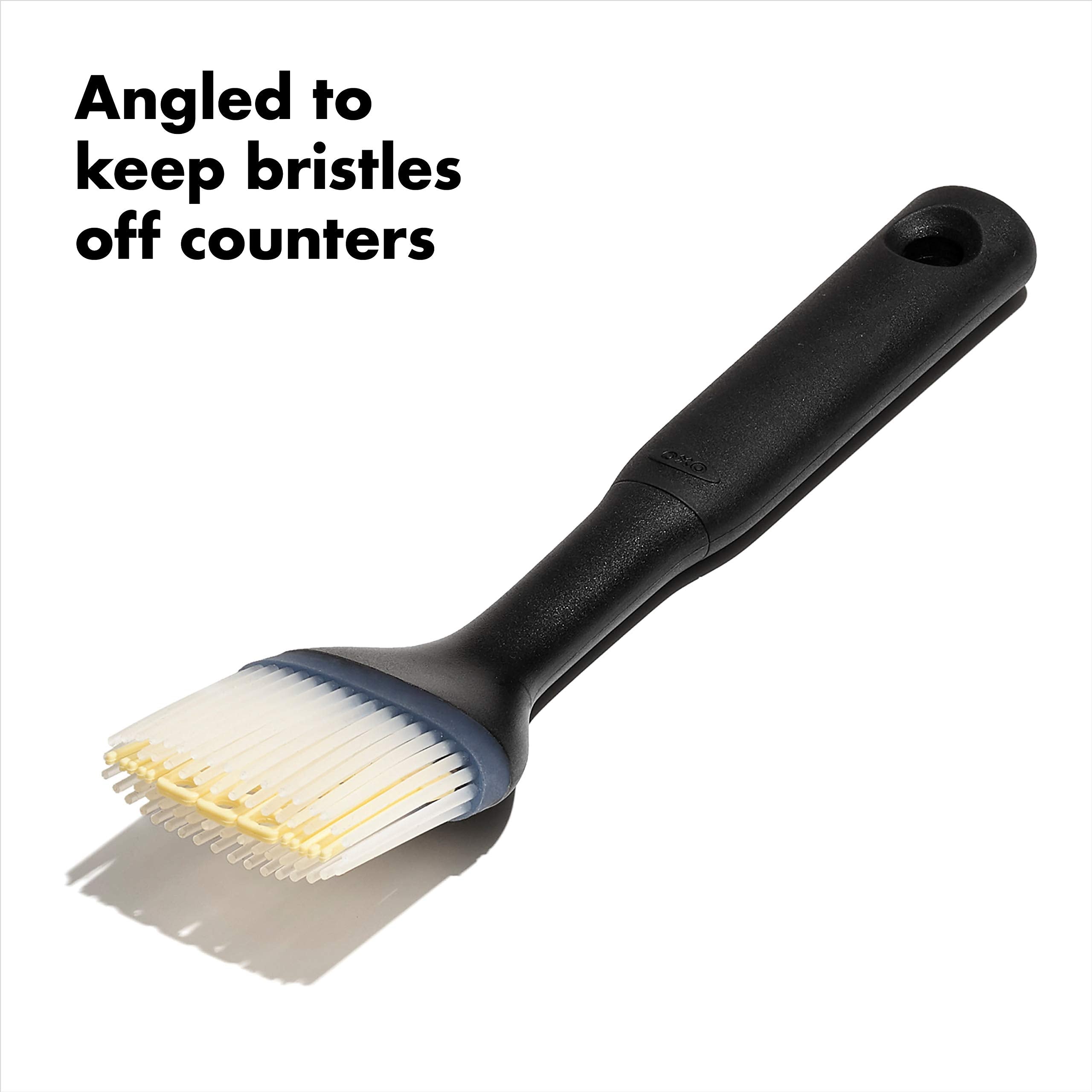 Pincel duradero de silicona OXO Good Grips, fácil de limpiar.