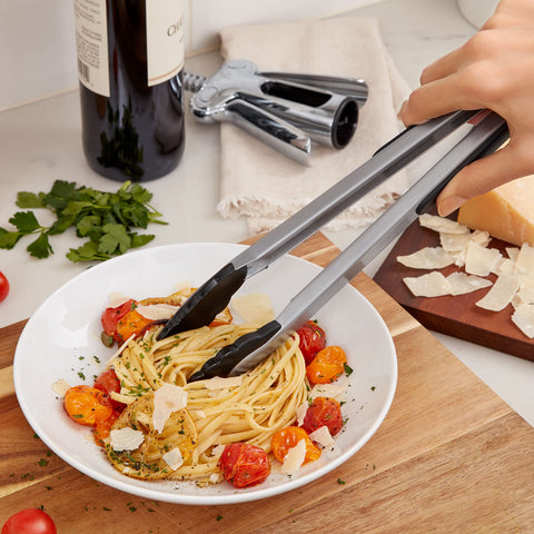 OXO Good Grips con bordes acanalados para agarre seguro al voltearlas.