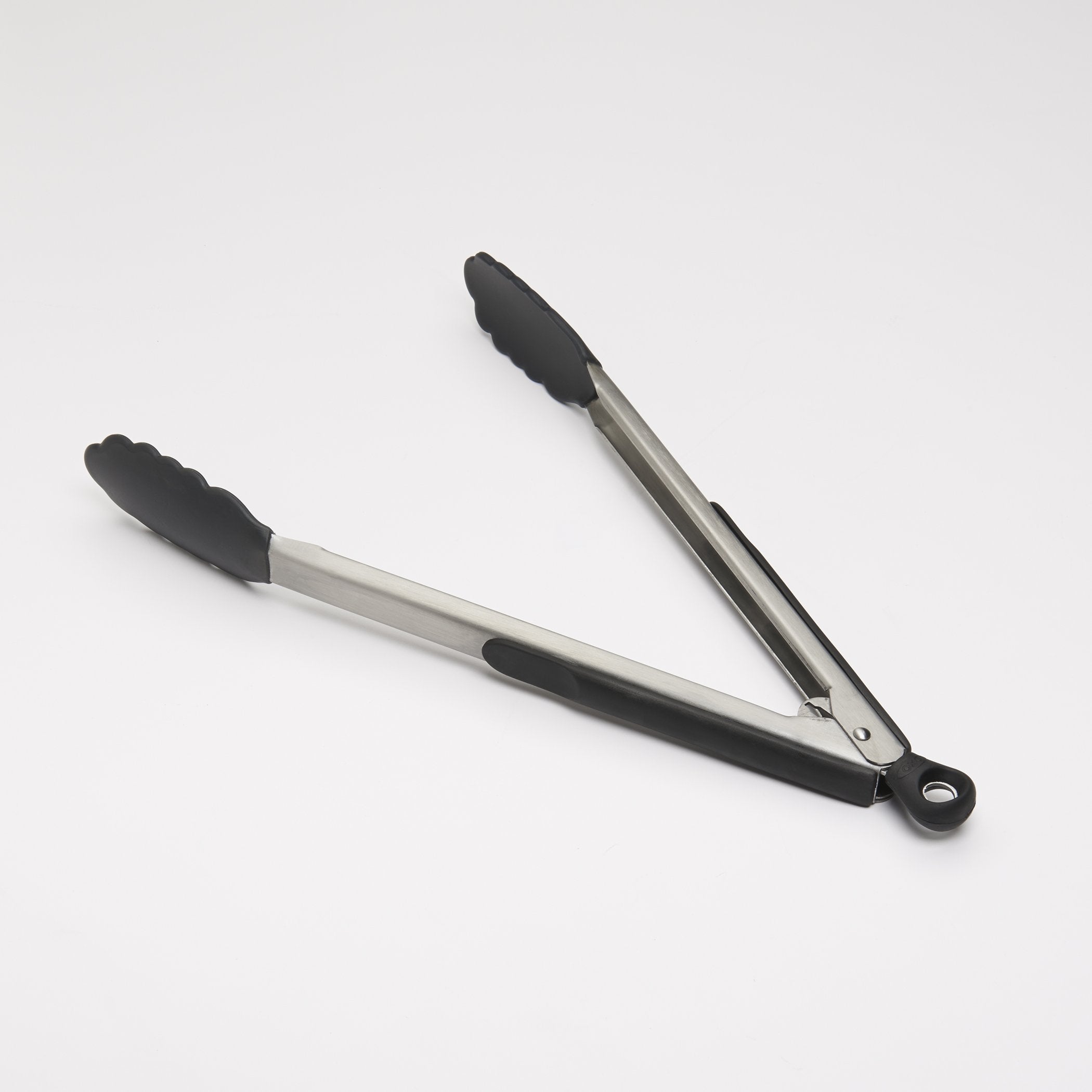 Pinzas OXO Good Grips con mango antideslizante para voltear con precisión