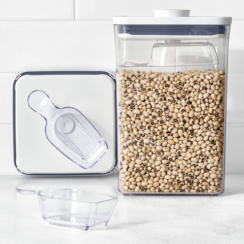 OXO Good Grips POP: conjunto práctico para mantener porciones a mano en contenedores POP.