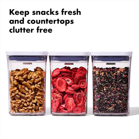 OXO Good Grips POP: cierre hermético con botón para sellar rápidamente.