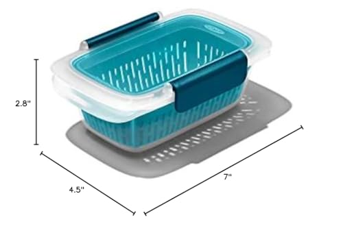 Uso práctico para frutas y verduras gracias al contenedor con colador de OXO