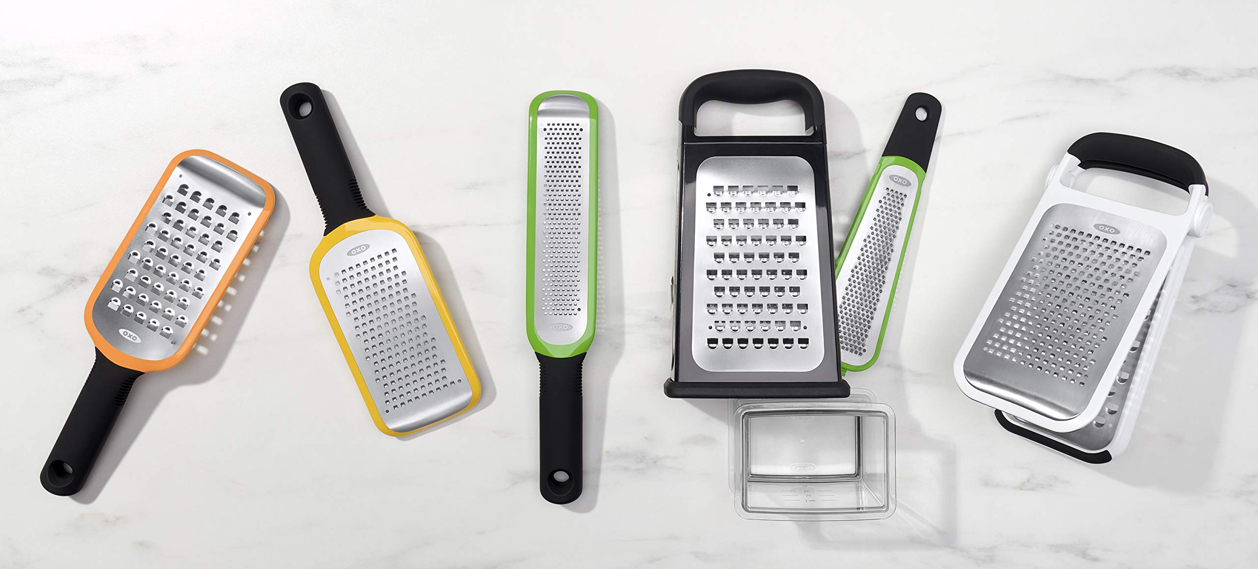 Rallado suave de queso semiduro con OXO Good Grips.