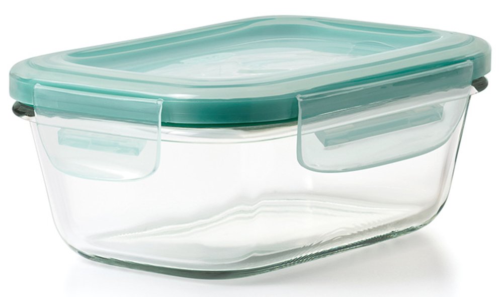 Contenedor OXO Good Grips Sellado Inteligente de vidrio rectangular para porciones.