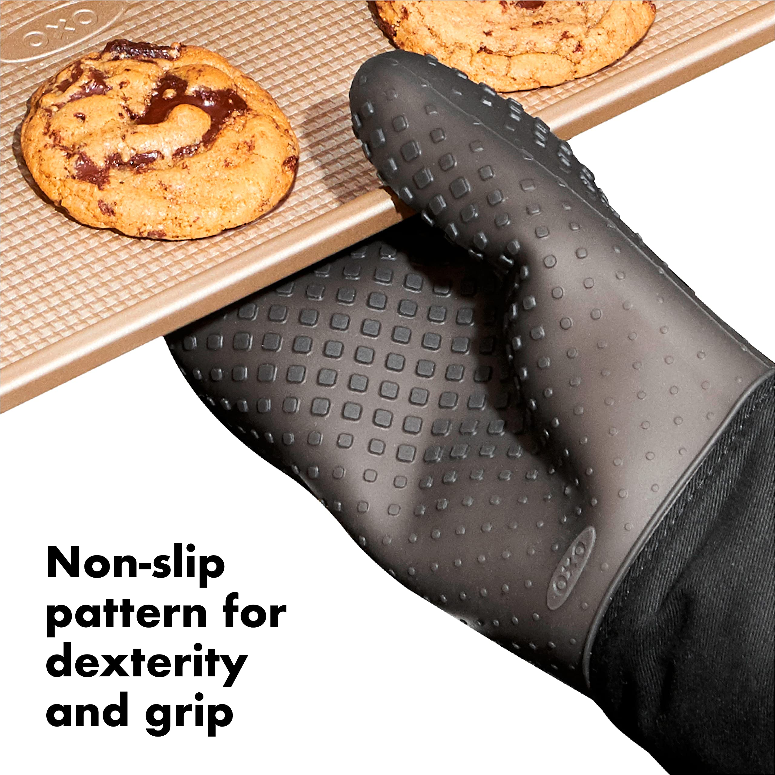 OXO Good Grips: guante de horno con agarre antideslizante para seguridad.