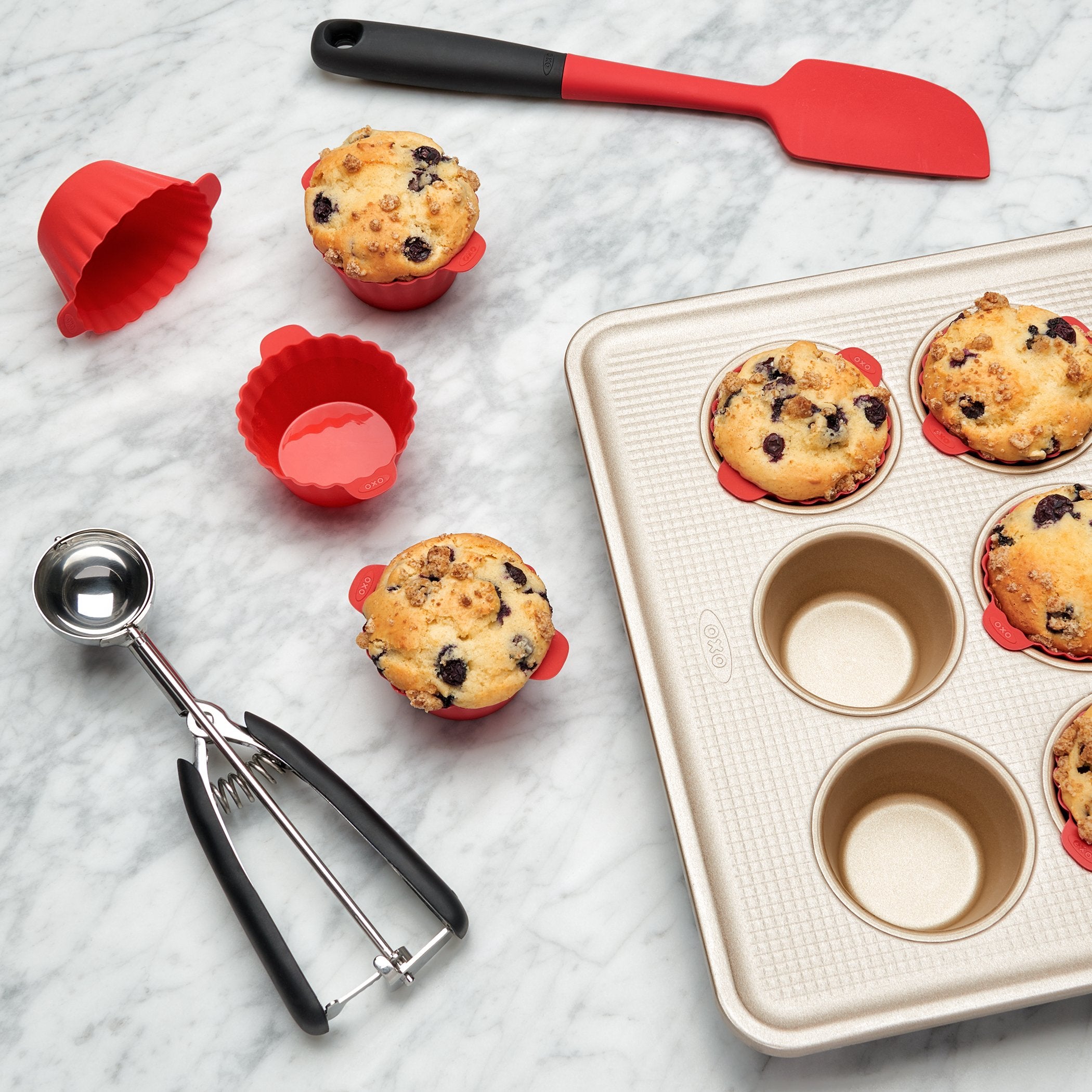 OXO Good Grips: moldes reutilizables para hornear múltiples lotes.