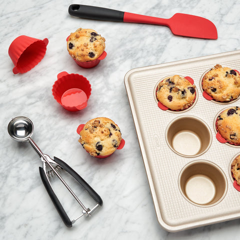 OXO Good Grips: moldes reutilizables para hornear múltiples lotes.