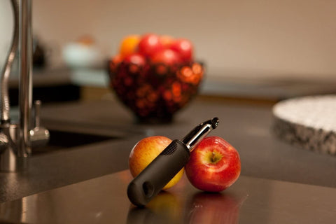 OXO Good Grips pelador giratorio, hoja adaptable a superficies