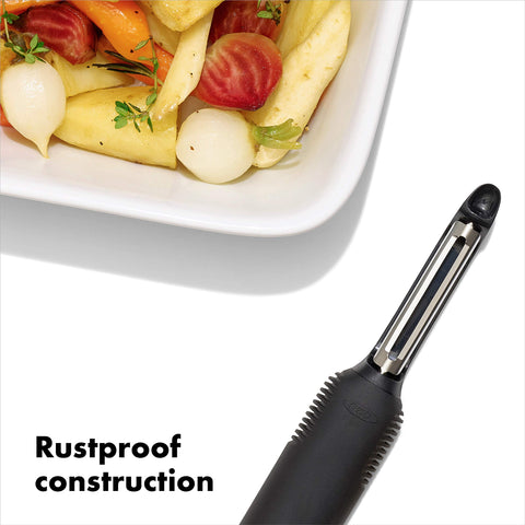 OXO Good Grips Pelador con quitador de ojos de papa para eliminar imperfecciones.