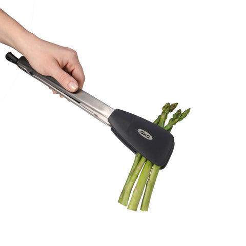 OXO Good Grips cabeza plana facilita deslizarse bajo los alimentos.