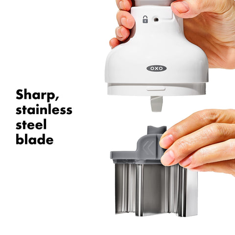 OXO Good Grips Vegetable Chopper: recipiente con marcas de medida para porciones precisas.