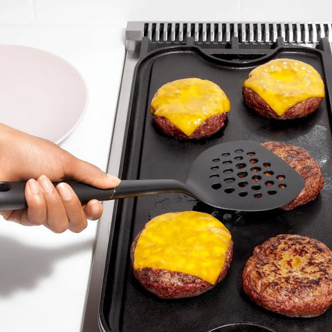 OXO volteador nylon con mango cómodo para voltear omeletas y hamburguesas