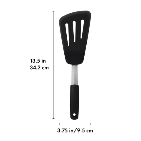 OXO Good Grips voltea omeletas con borde flexible para deslizar.