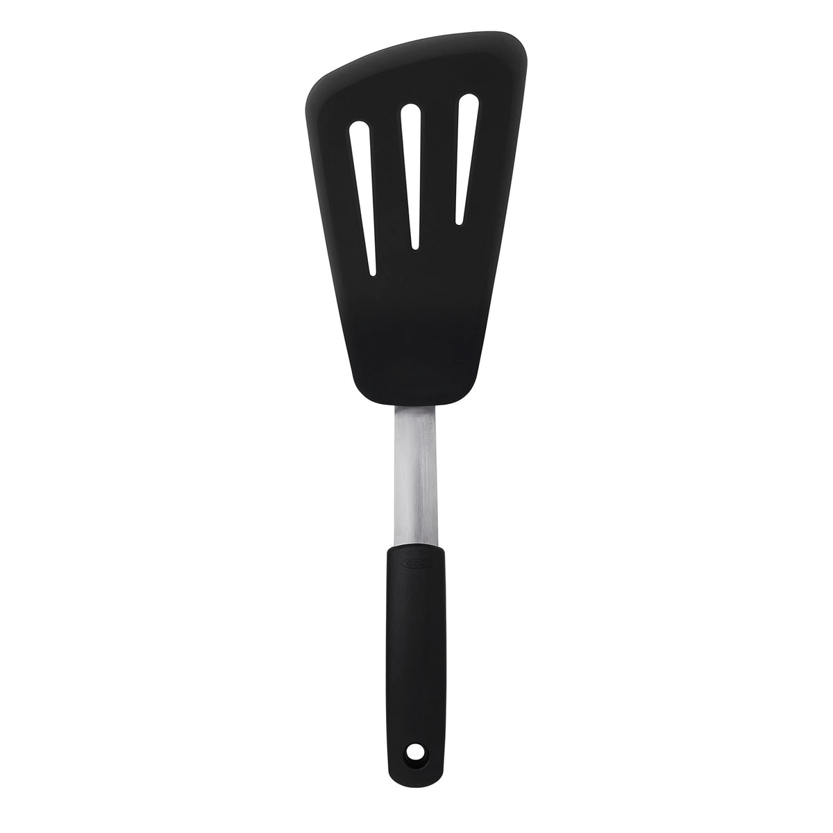 OXO Good Grips voltea omeletas con silicona resistente al calor.