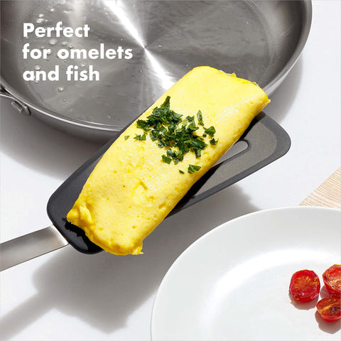 OXO Good Grips voltear omeleta con silicona antiadherente ideal para sartenes.