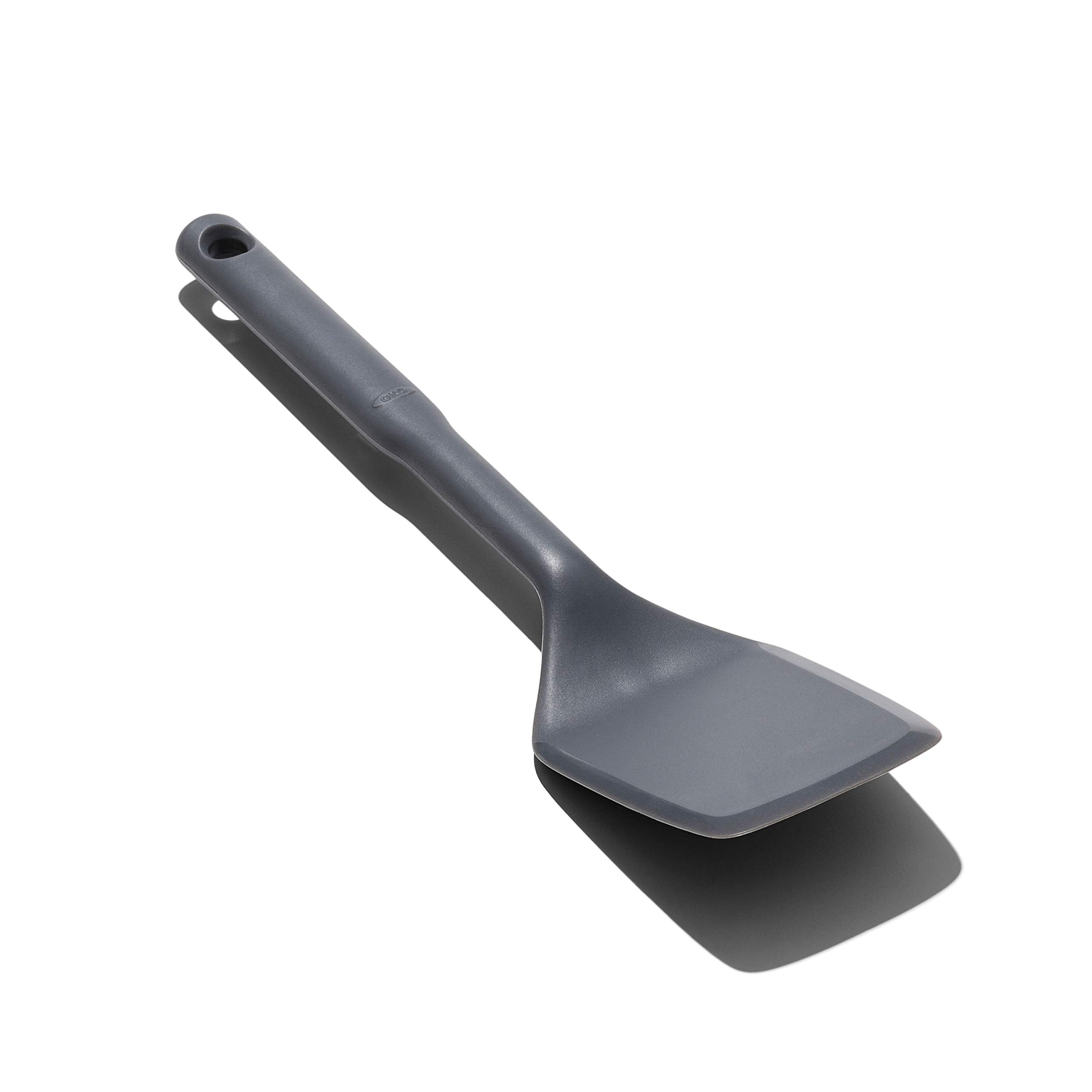 Volteador de silicona OXO Good Grips para girar y servir sin rayar sartenes antiadherentes
