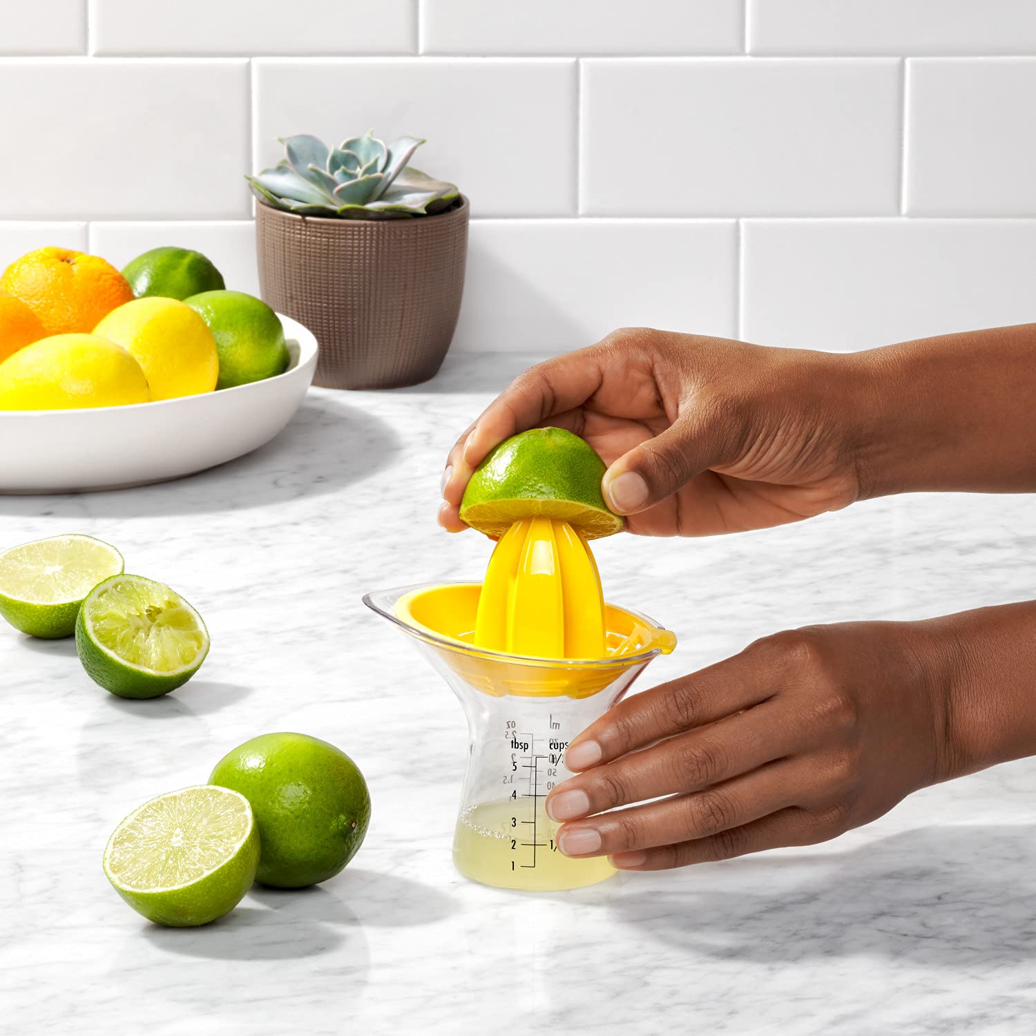OXO Good Grips Zumo citricos, uso cómodo en la cocina diaria.