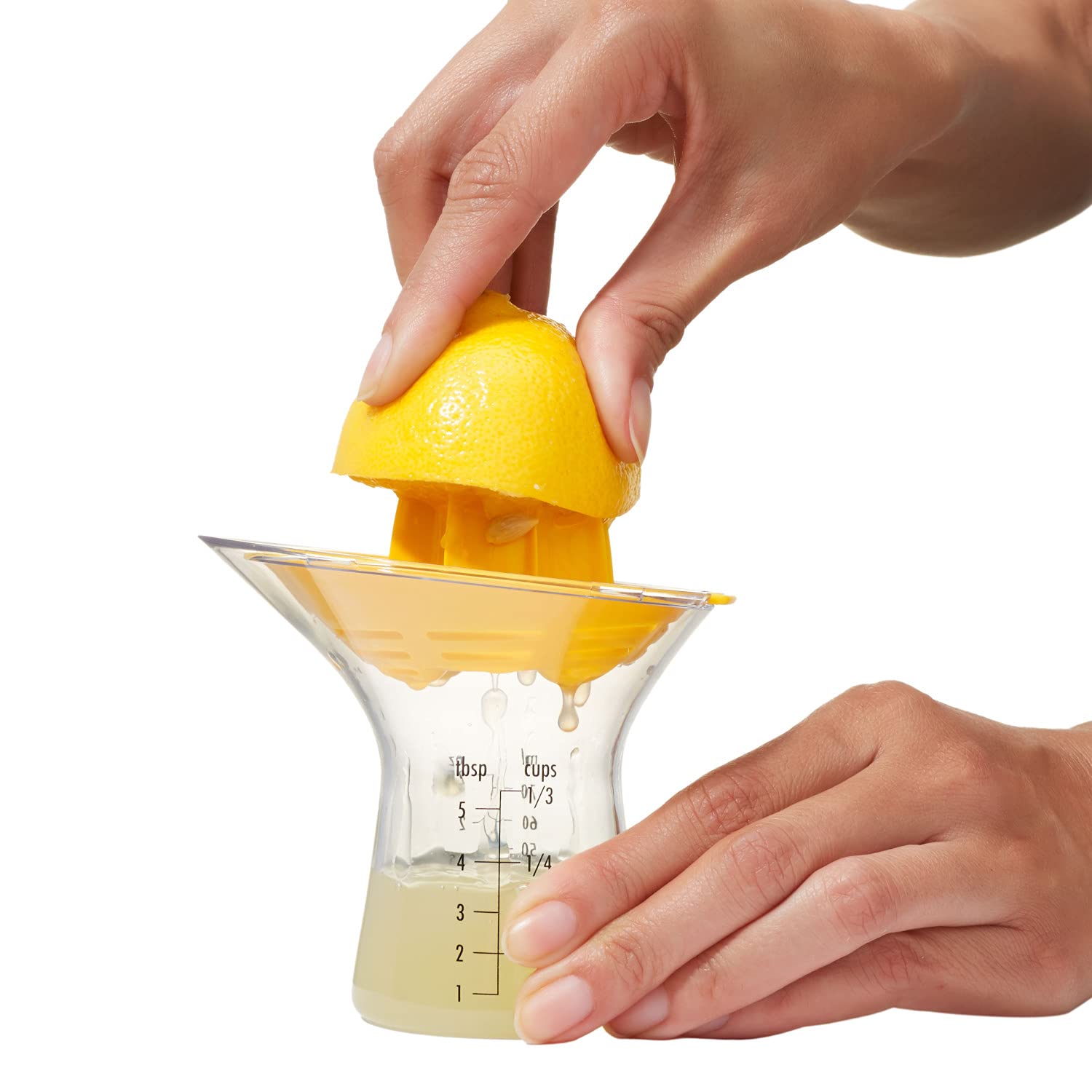 OXO Good Grips Zumo citricos, tamaño compacto ideal para cocinas pequeñas.