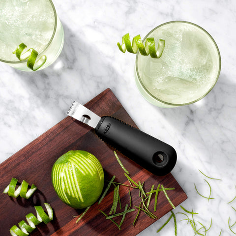 OXO Good Grips Ideal para guarniciones de cócteles con cítricos.